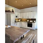 Max 2 Apartment